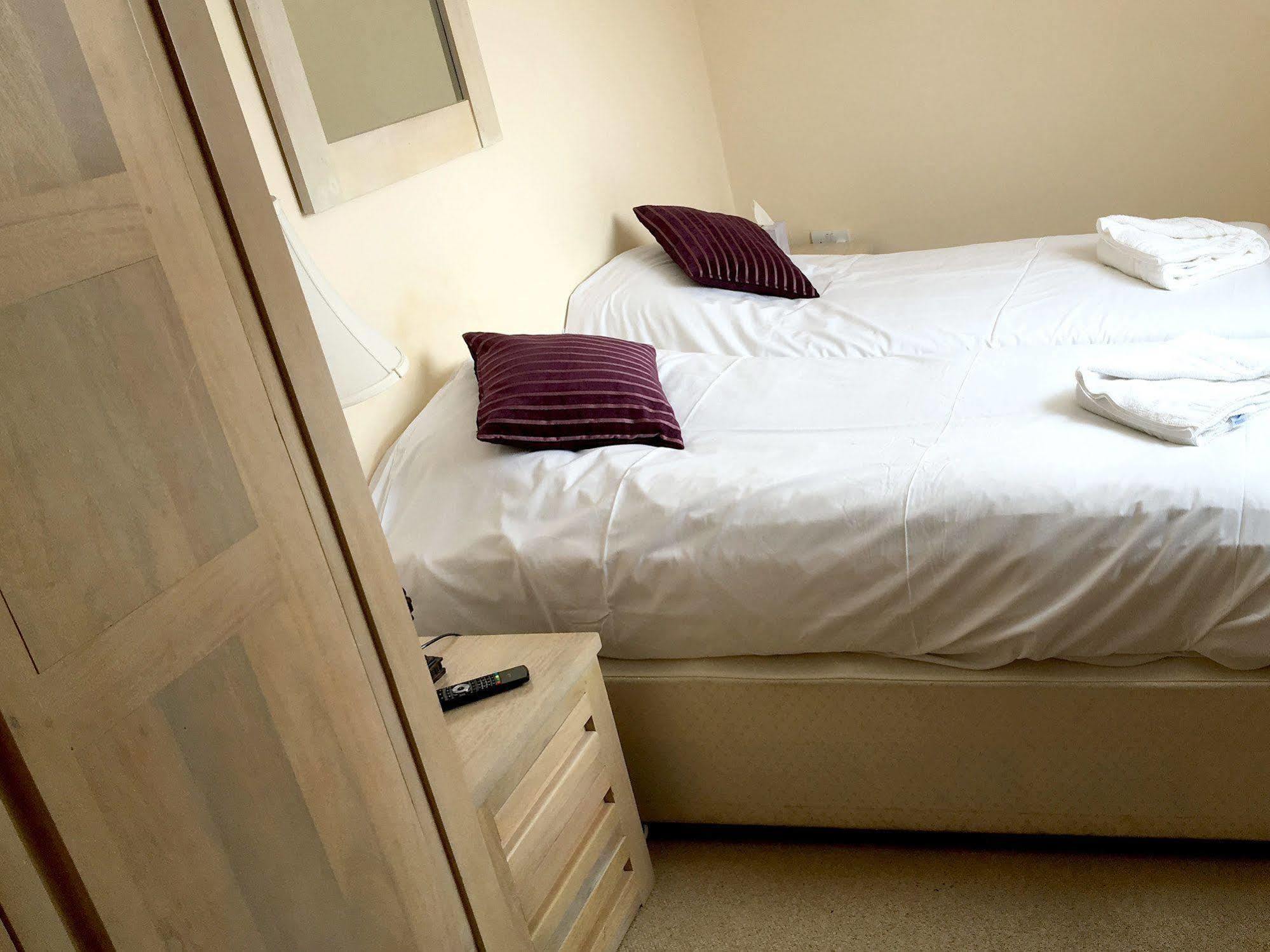 The Peacock Country Inn Chinnor Екстериор снимка