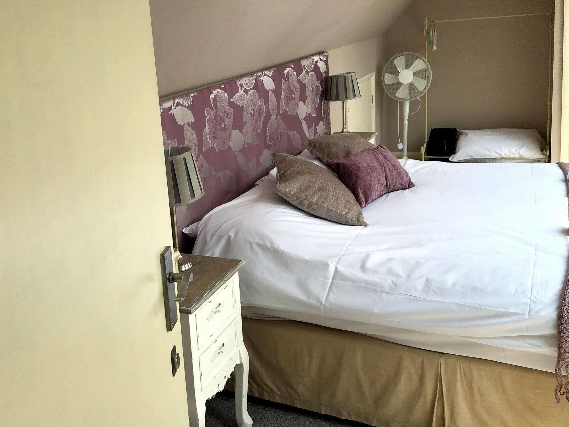 The Peacock Country Inn Chinnor Екстериор снимка